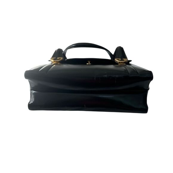 Gucci Elegant Black Shoulder Bag with Gold Details - Picture 6 of 15